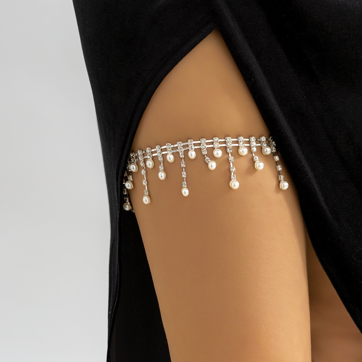 Body Jewelry Thigh Chain - Beaded Pearl Leg Chain for Women