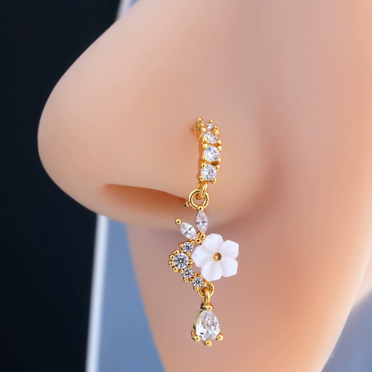 Gold Flower Nose Ring with Dan - огляд і ціна Body Jewelry Nose Studs