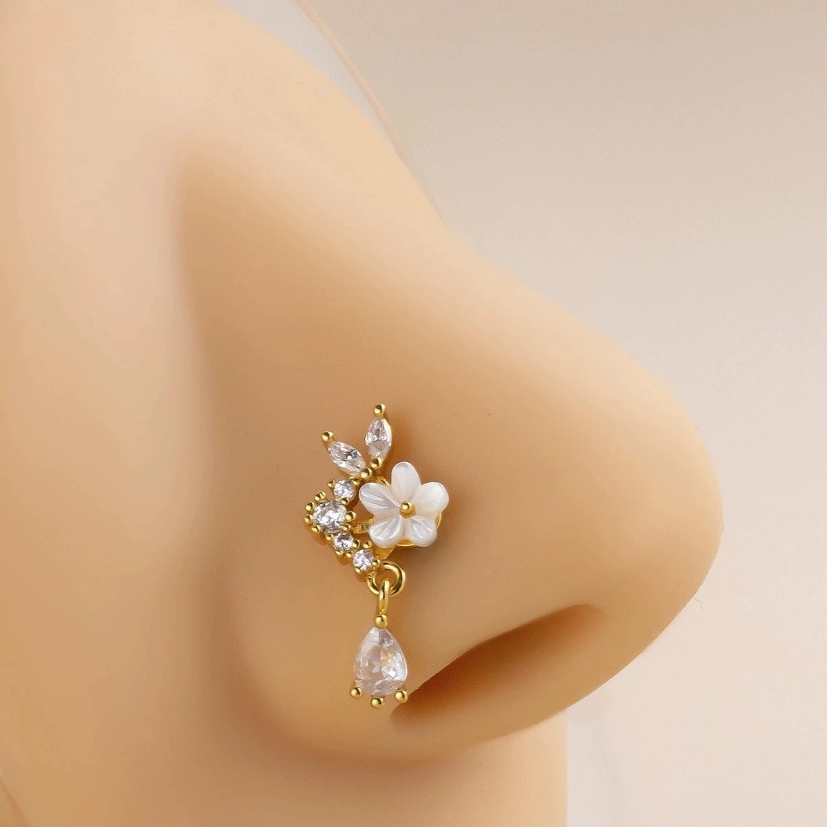 Gold Flower Nose Ring with Dan - огляд і ціна Body Jewelry Nose Studs